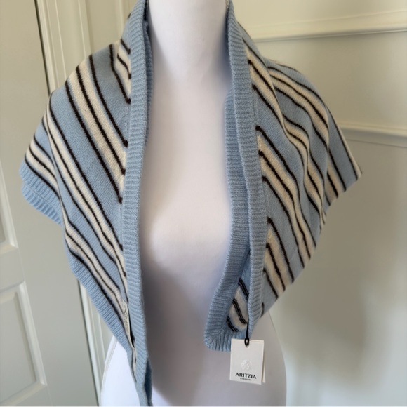 Aritzia Cashmere Key Triangle Scarf - Picture 3 of 10